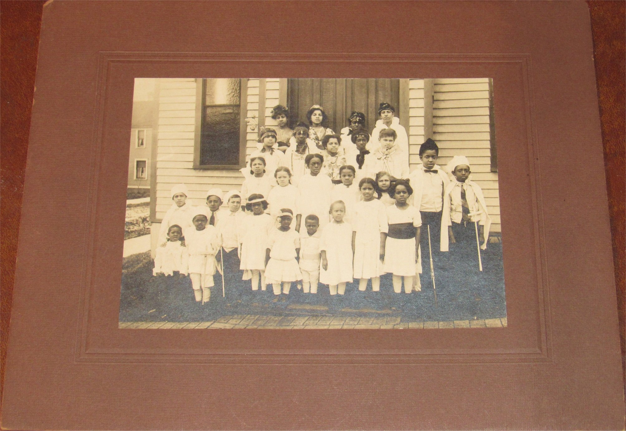 Kids dressed up for Old Home Week parade - 1909