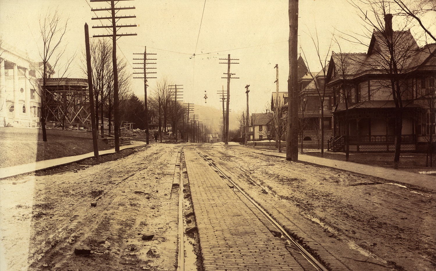 Jackson Ave at Davis St - Dresser Mansion at left