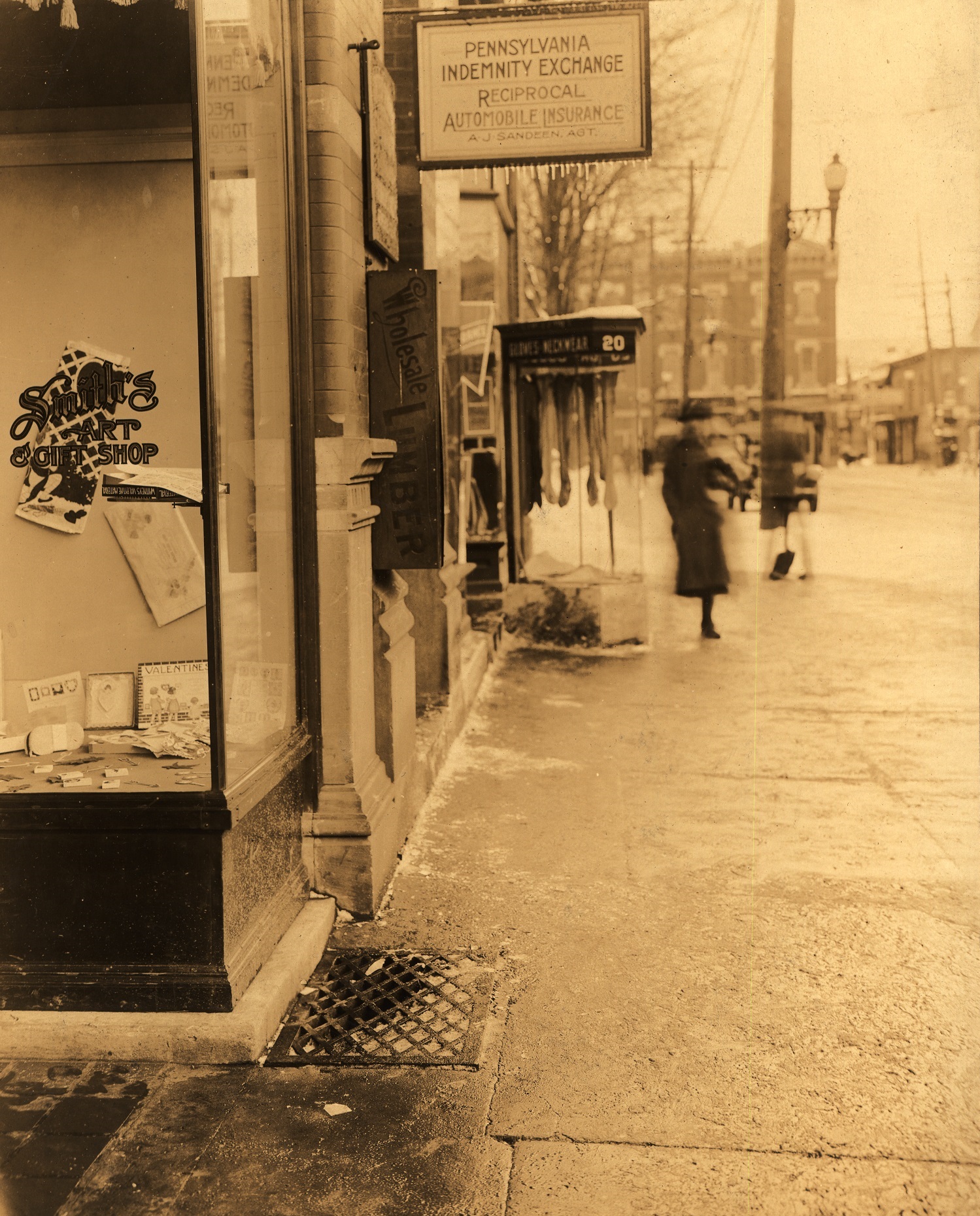 Main St 1925 - Smith's Art & Gift Shop - looking toward Square