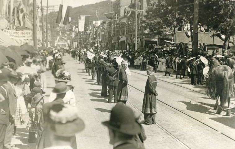 waiting crowd